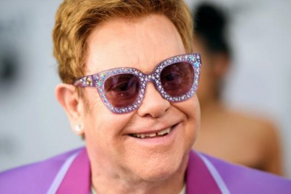 Elton John dio positivo de coronavirus