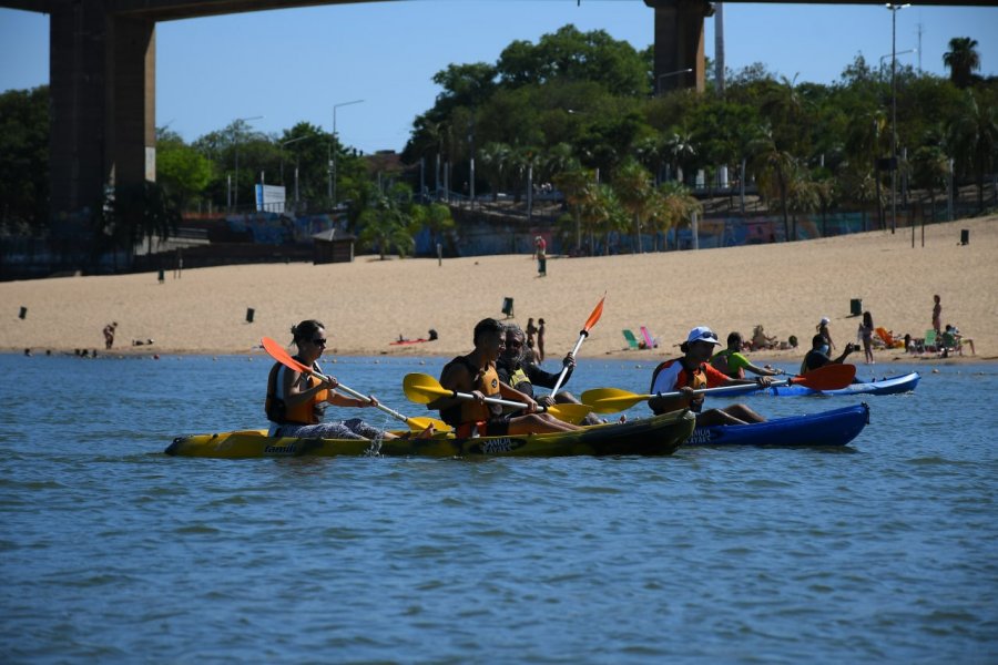 Jornada de kayak inclusivo en la playa Arazaty