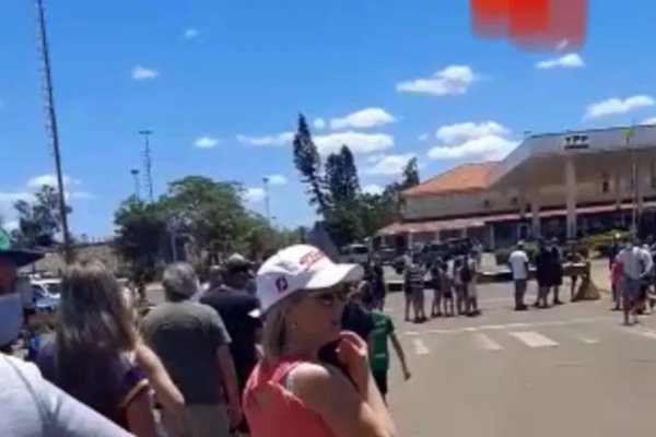 Demoras de hasta cinco horas y largas filas en un paso fronterizo de Corrientes