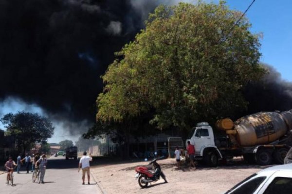 Sospechan que fue intencional el fuego en la planta recicladora