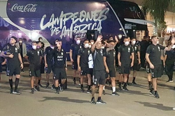 La Selección Argentina aterrizó en Córdoba para jugar con Colombia