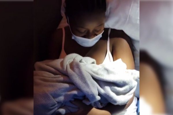 Una mujer dio a luz durante un vuelo sobre el Atlántico