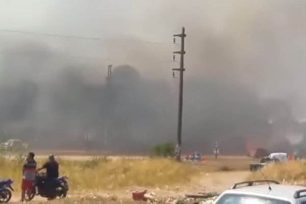 VIDEO | Incendio de gran magnitud en un galpón cerca de la Rotonda de la Virgen