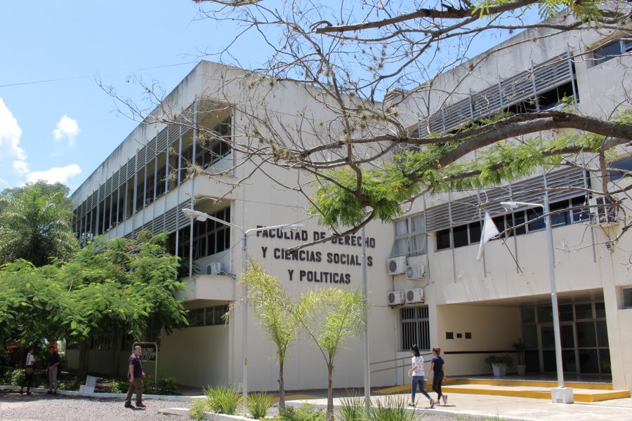 Corrientes: Colapso en la Facultad de Derecho para rendir examen de ingreso