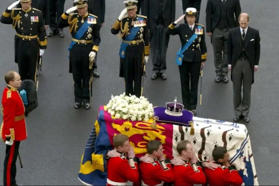 A punto de cumplir 70 años de reinado, Isabel II ya tiene listos sus funerales