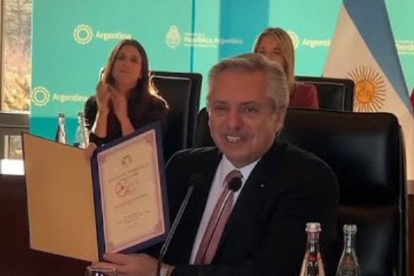 El Presidente recibió el título de Profesor Honoris Causa de la universidad de Tsinghua