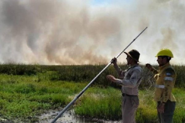 El fuego comienza a afectar al turismo y a la economía en el Iberá