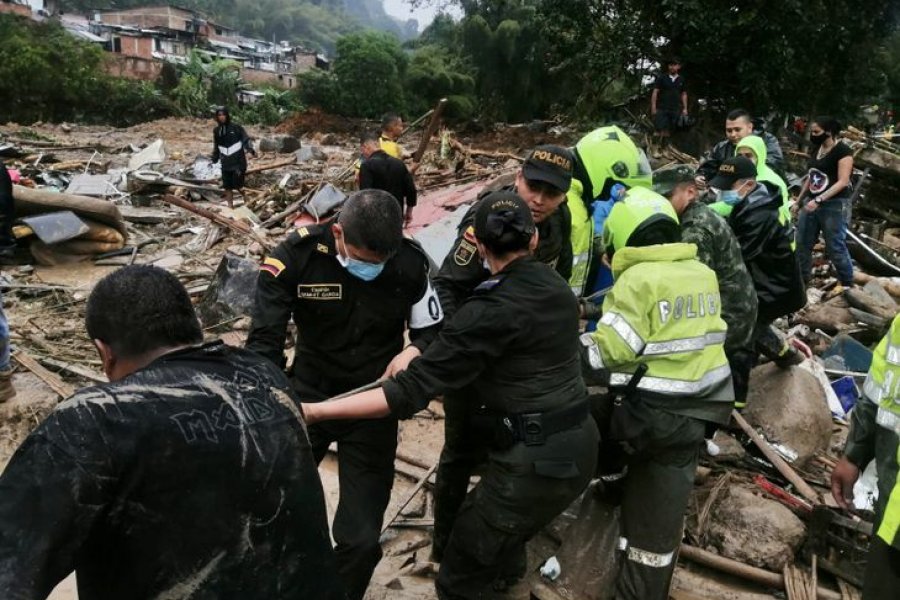 Al menos 11 muertos y 35 heridos por un alud en Colombia