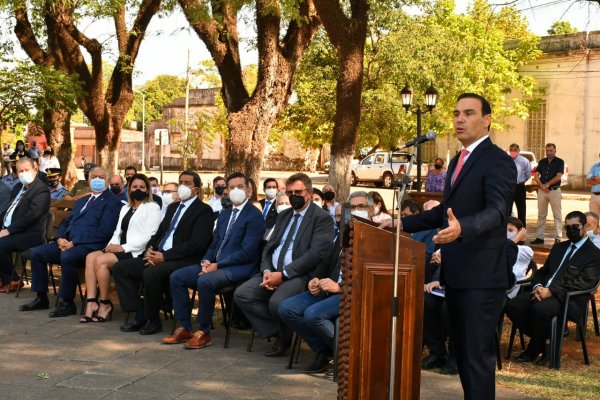 Alvear: Valdés anunció 50 viviendas y la reconstrucción de una escuela rural