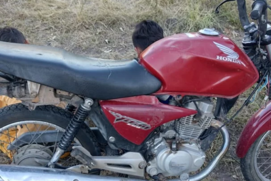 Detuvieron a jóvenes cuando querían vender una moto robada