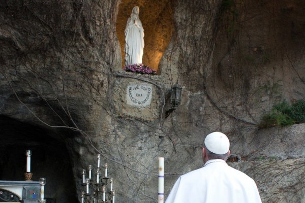 El Papa se une a los peregrinos que acuden hoy al Santuario de Lourdes en Mendoza