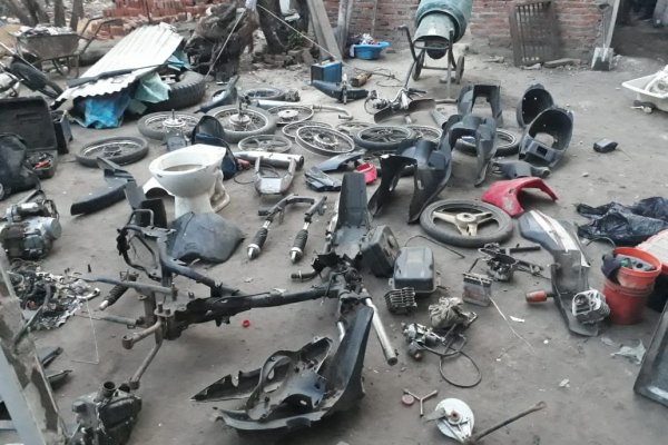 Desarticularon un desarmadero de motos en Corrientes