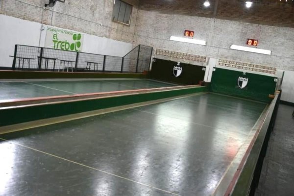 Inauguraron una cancha de bochas de piso sintético en Monte Caseros