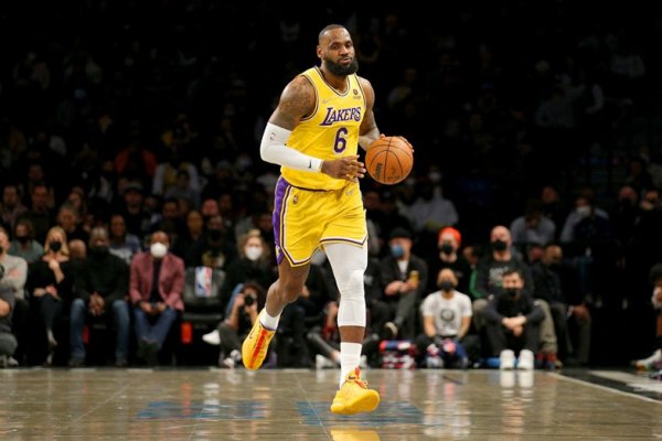 LeBron James se convirtió en el máximo anotador de la NBA