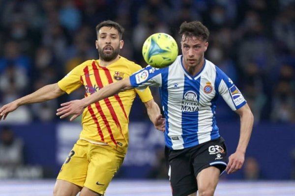 Barcelona salvó un empate en el derbi catalán ante Espanyol