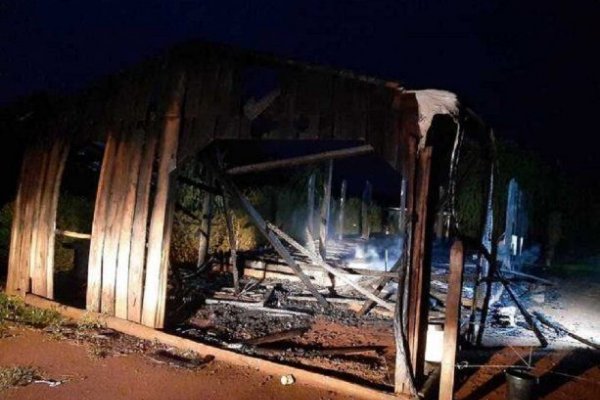 Misiones: Un hombre prendió fuego la casa de su ex pareja con los hijos adentro