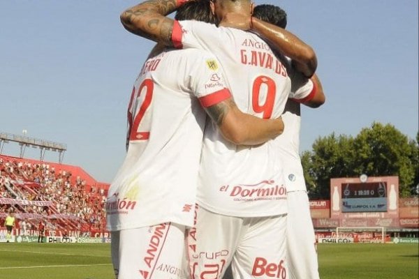 Argentinos Juniors goleó a Newell’s y está invicto en la Copa