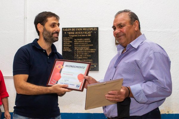 Emotivo homenaje del Club Guaraní al boxeador Ramón Dinamita Alegre