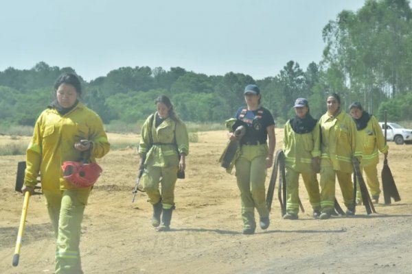 Entidades del campo donan dinero para que los bomberos puedan comprar mochilas forestales