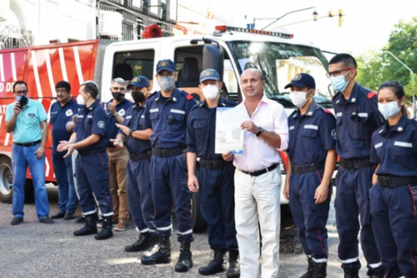 Entregaron una camioneta a los Bomberos Voluntarios