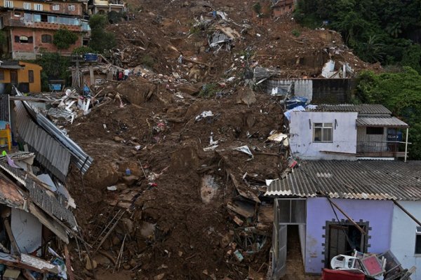 El déficit de vivienda y la ocupación irregular del suelo, una trampa mortal en Petrópolis