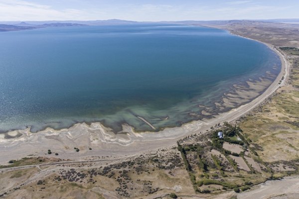 Evalúan instalar plantas desalinizadoras de agua de mar para paliar la crisis hídrica