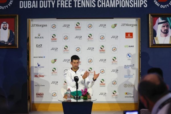 Djokovic juega por primera vez en el año en el ATP de Dubái, donde no le exigen vacunas