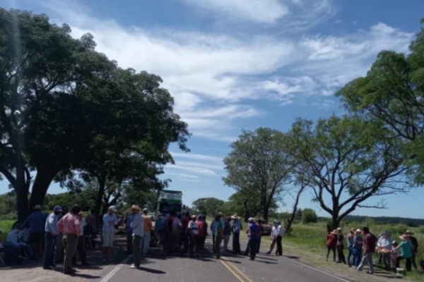 Corrientes: Tabacaleros cortan la ruta nacional 12 en reclamo por fondos