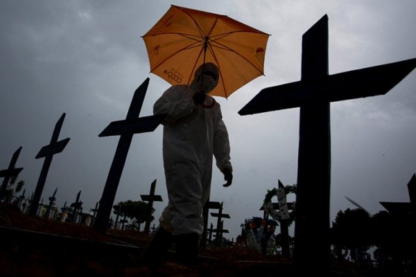 La pandemia redujo 4,4 años la expectativa de vida en Brasil