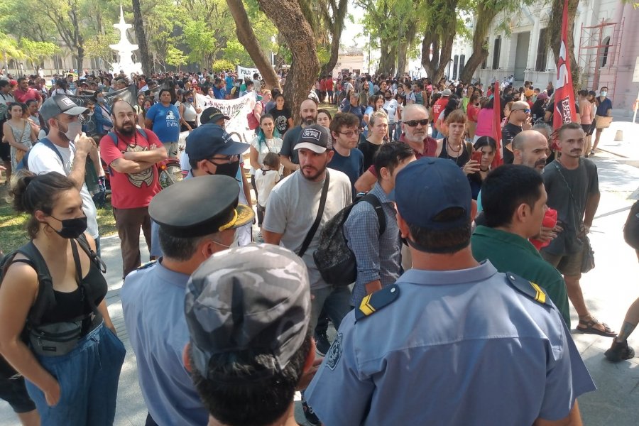 VIDEO | Corrientes: Tensión entre policías y ambientalistas por una pintada
