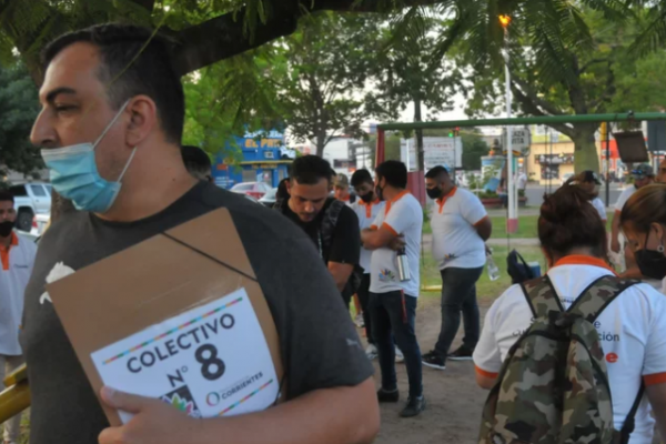 Carnavales barriales: Dispusieron de 30 colectivos para trasladar a 60 comparseros