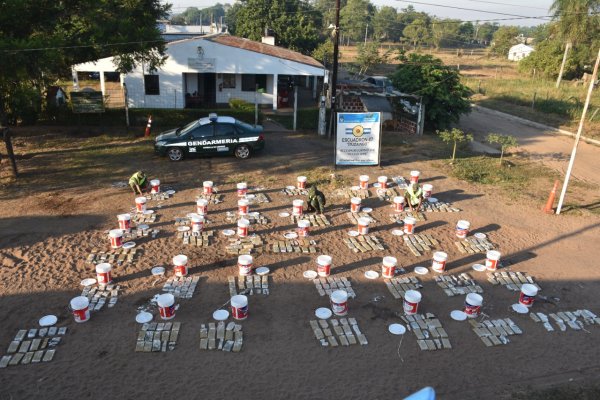 Corrientes: Decomisan 436 kilos de marihuana despachada en baldes de pintura