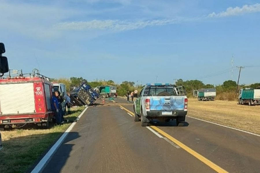 Corrientes: Un muerto tras choque frontal entre dos camiones en Ruta 12