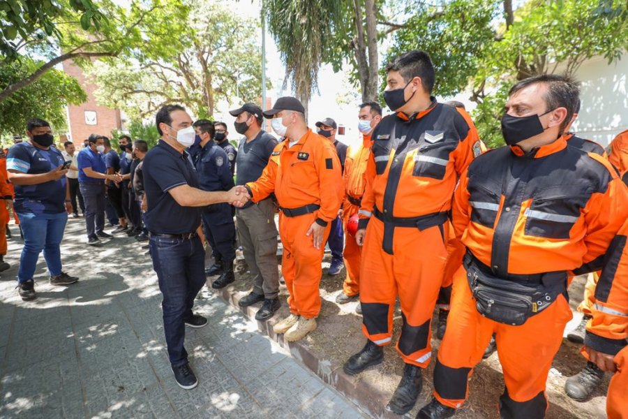 Valdés reconoció y agradeció a bomberos y rescatistas de San Juan y Santiago del Estero
