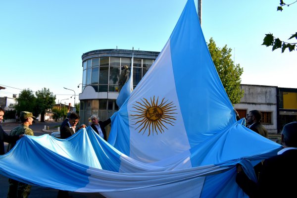 Se conmemoró el 210° aniversario del primer izamiento de la Bandera Nacional