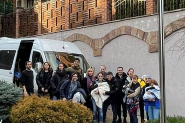 Cinco familias argentinas con sus bebés lograron salir a salvo de Ucrania