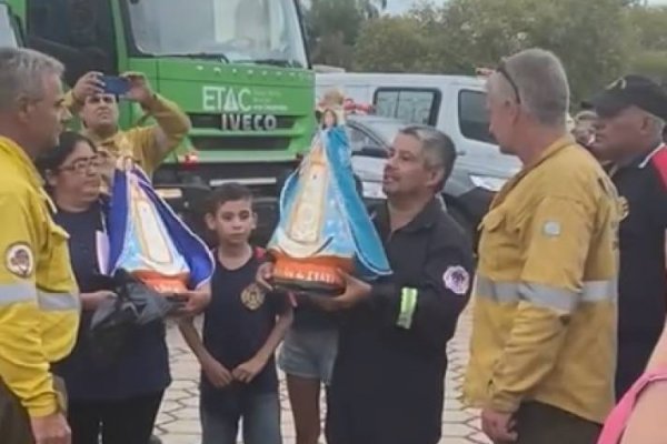 Bomberos de distintas provincias recibieron la imagen de la Virgen de Itatí