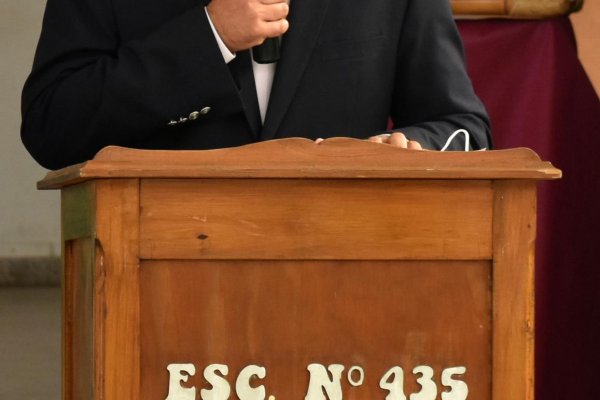 Irigoyen anunció la continuidad del Boleto Estudiantil Gratuito para todos los niveles