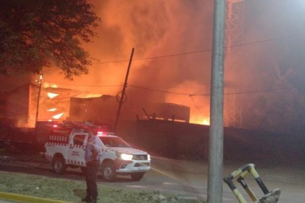 Atentaron contra el dueño de la maderera que prendió fuego hace unas semanas