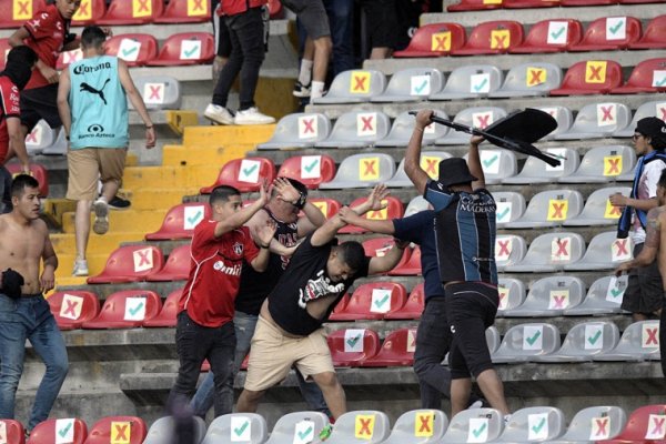 Tragedia en la Liga MX: 22 personas lesionadas tras campal en el Querétaro vs Atlas