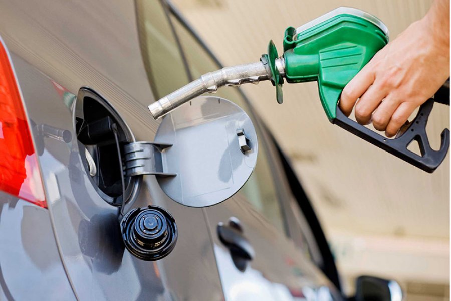 Dos petroleras privadas aumentaron los precios de sus combustibles a partir de este domingo