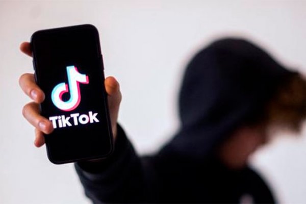 Investigan si TikTok causa daños en la mente de los adolescentes