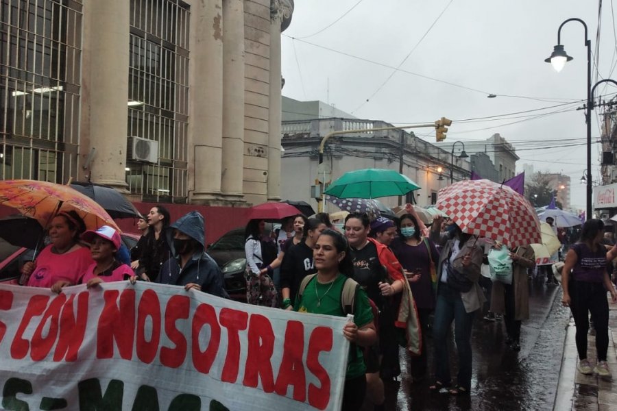La lluvia no impidió la marcha por el Día Internacional de la Mujer