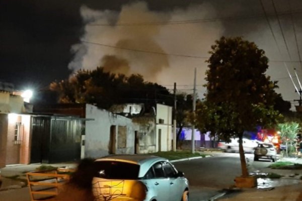 Incendio de vivienda en el barrio Villa Basura