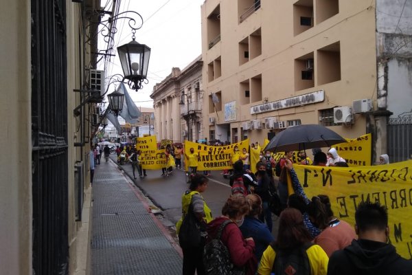 Corrientes: Piquete de organización social frente al Ministerio de Educación