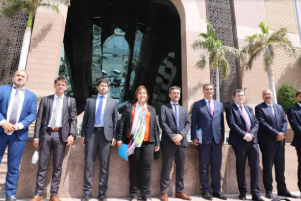 Sin Valdés los Gobernadores del Norte reunidos con fondos de inversión en Emiratos Árabes