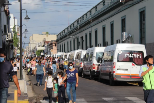 Prohíben estacionar frente a tres colegios