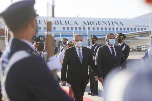 Fernández llegó a Chile para participar de la asunción de Boric