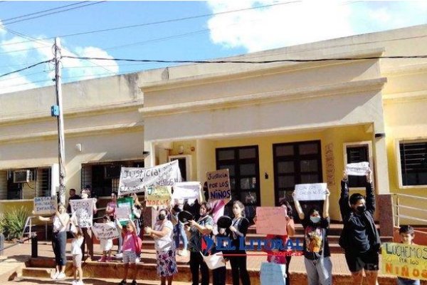 Multitudinaria marcha en Virasoro por las denuncias de abuso y maltratos en un hogar