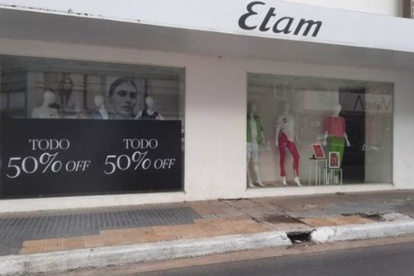 Comercios realizan liquidaciones de hasta el 50% para reponer stock